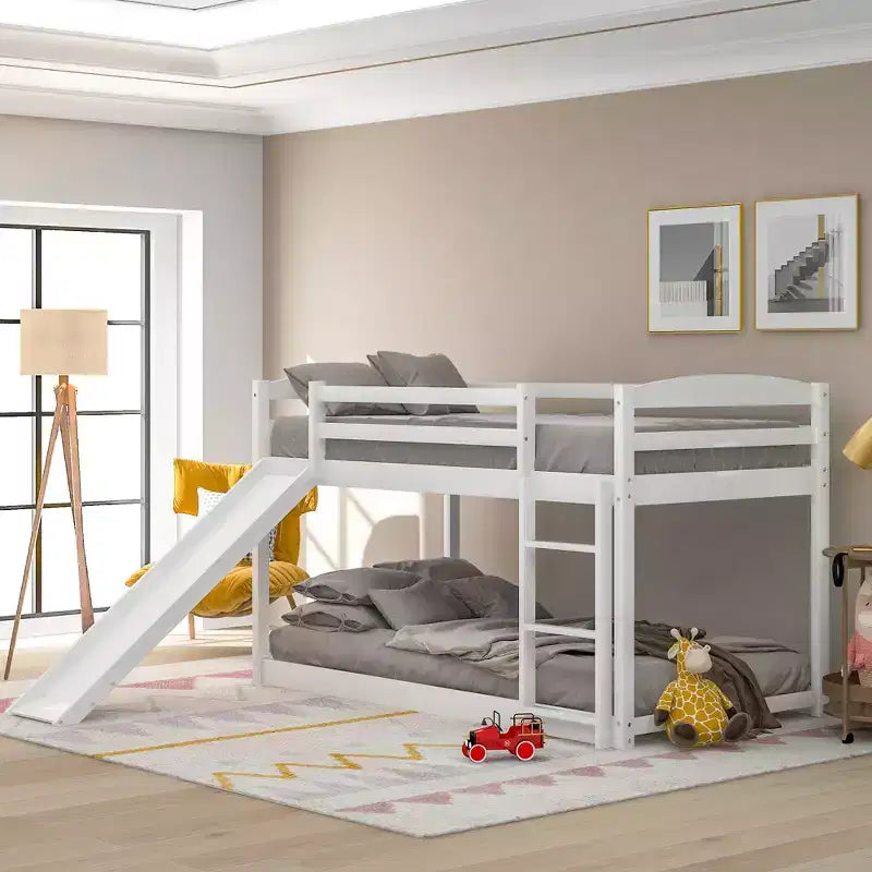 Letto a castello basso singolo/singolo grigio/bianco con scivolo e scaletta, 2 posti letto